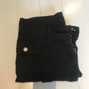 Brandy bukser - Selger disse pent brukte buksene fra Brandy Melville💞 Står S på, men vil si at den tilsvarer en W26/27 L32. 