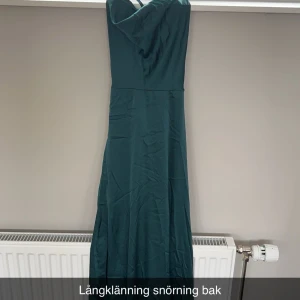 Balklänning - Använd 1 gång, störning i ryggen 