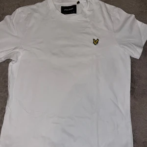 Lyle and Scott T-shirt  - Helt ny Lyle and Scott T-shirt 
