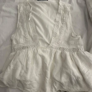 Zara topp - Super fin vit topp från zara
