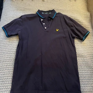 Lyle & scott Piké  - Liten i storlek  Passar M