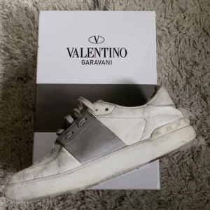 Valentino skor - I använt skick, säljer pga att dem inte används.  Pris kan diskuteras 🩷🩷