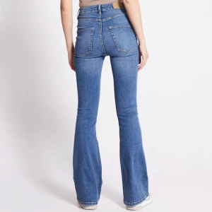 jeans snake flare - Jeans från lager 157 ”Snake flare” Storlek M  Length Short Köpte för inte så länge sen och inte använt så mycket. Nypris 399