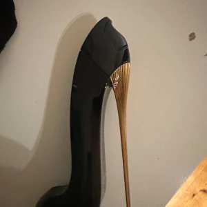 Carolina Herrera parfym 80ml - Carolina Herrera parfym 80ml Använd högst 1 gång men annars typ helt oanvänd  Vill ni se kvitto på när jag har beställde den kan jag visa! 