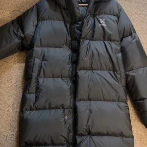 Haglöfs jacka lång ny - Haglöfs jacka som är lång och varm passar bra till vintern