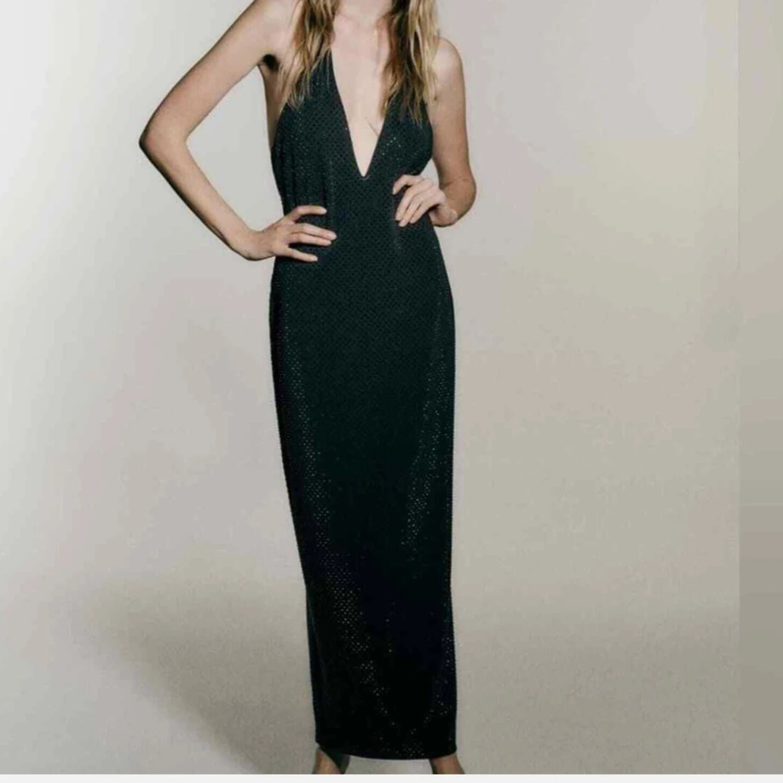 Svart glittrig klänning - 2