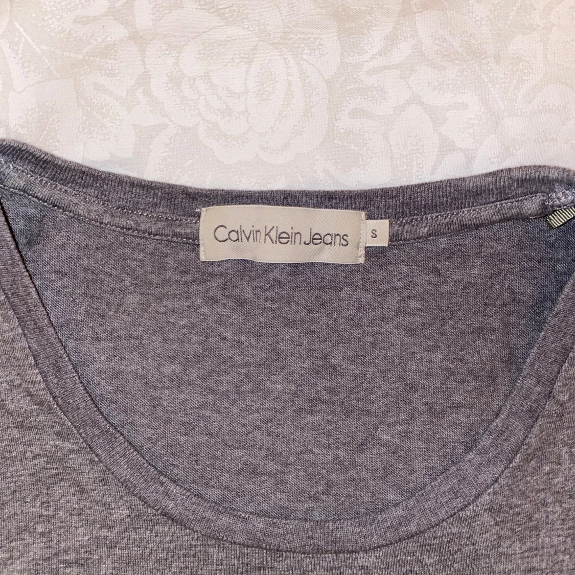 Grå t-shirt från Calvin Klein Jeans - 91