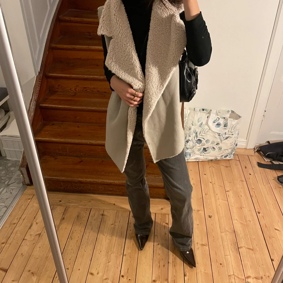 beige/grå fluffig väst