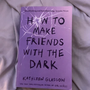 How to Make Friends with the Dark - En gripande och hjärtskärande bok av Kathleen Glasgow. Nytt skick. en väldigt bra bok💕