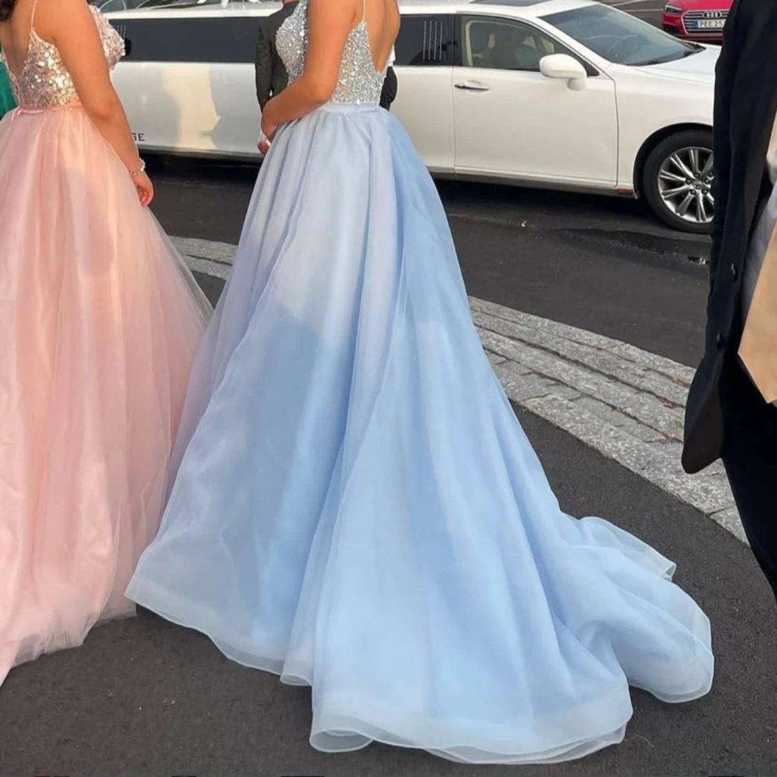 Ljusblå balklänning med paljetter - 90