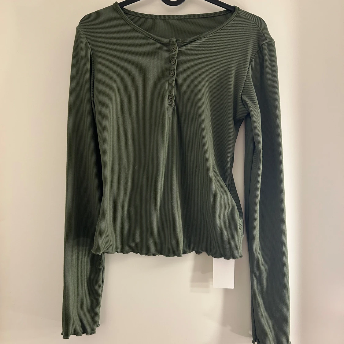 Olivgrön ribbad topp