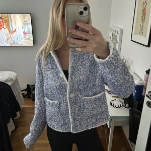 Kofta/Jacka - Så himla fin kofta/kappa🩵💙🤍