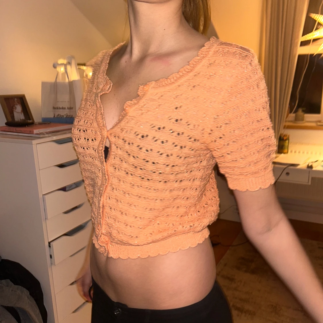 Persikofärgad stickad kofta