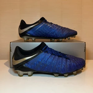 Nike hypervenom - Nike Hypervenom Phantom 3 FG “Always Forward”🚙, Skick- 8/10 (högra skon är 7/10) ❗️Väskan ingår🎒❗️