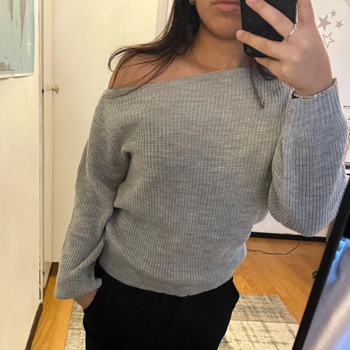 Grå offshoulder stickad tröja - 90