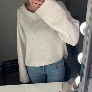 Vit stickad tröja - Mysig vit stickad tröja i xs som är jätte skön 