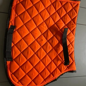 Schabrak ponny - Schabrak som passar ponny, i använt men bra skick. Märket catago