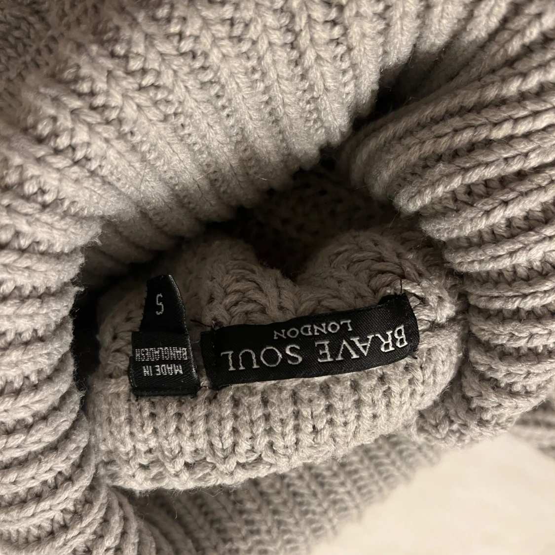 Grå stickad polotröja från Madlady - 91