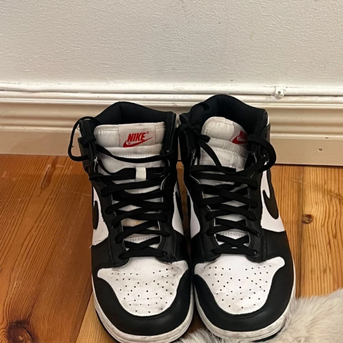 Nike Air Jordans i svart och vitt - 90