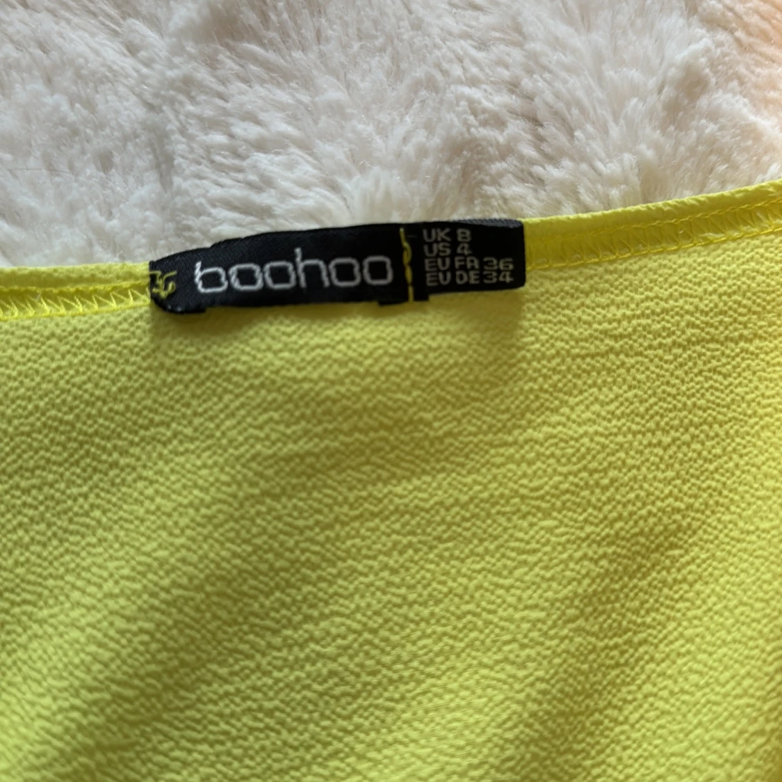 Gul klänning från Boohoo - 91