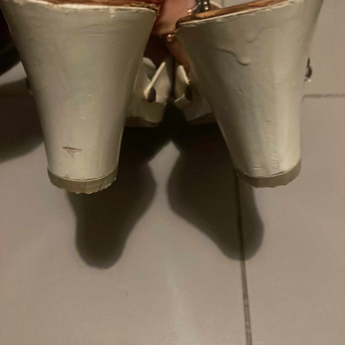 Vita klackskor  - 91