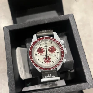 Omega klocka  - Säljer har aldrig använt bra pris också👍🏽