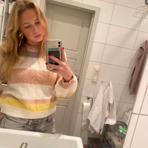 Stickad tröja/Dzianinowy sweter - Söt randig stickad tröja från lindex! Storlek XS!💕Bra skick!🌟