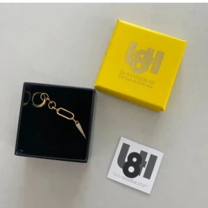 L8hässelblad örhänge - L8hässelblad örhänge💗