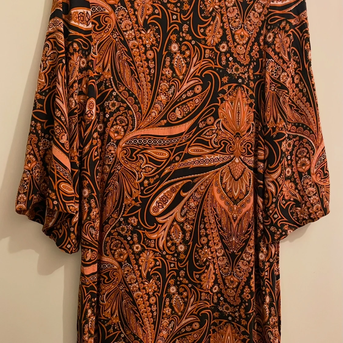 Mönstrad klänning från H&M x Richard Allan - 92