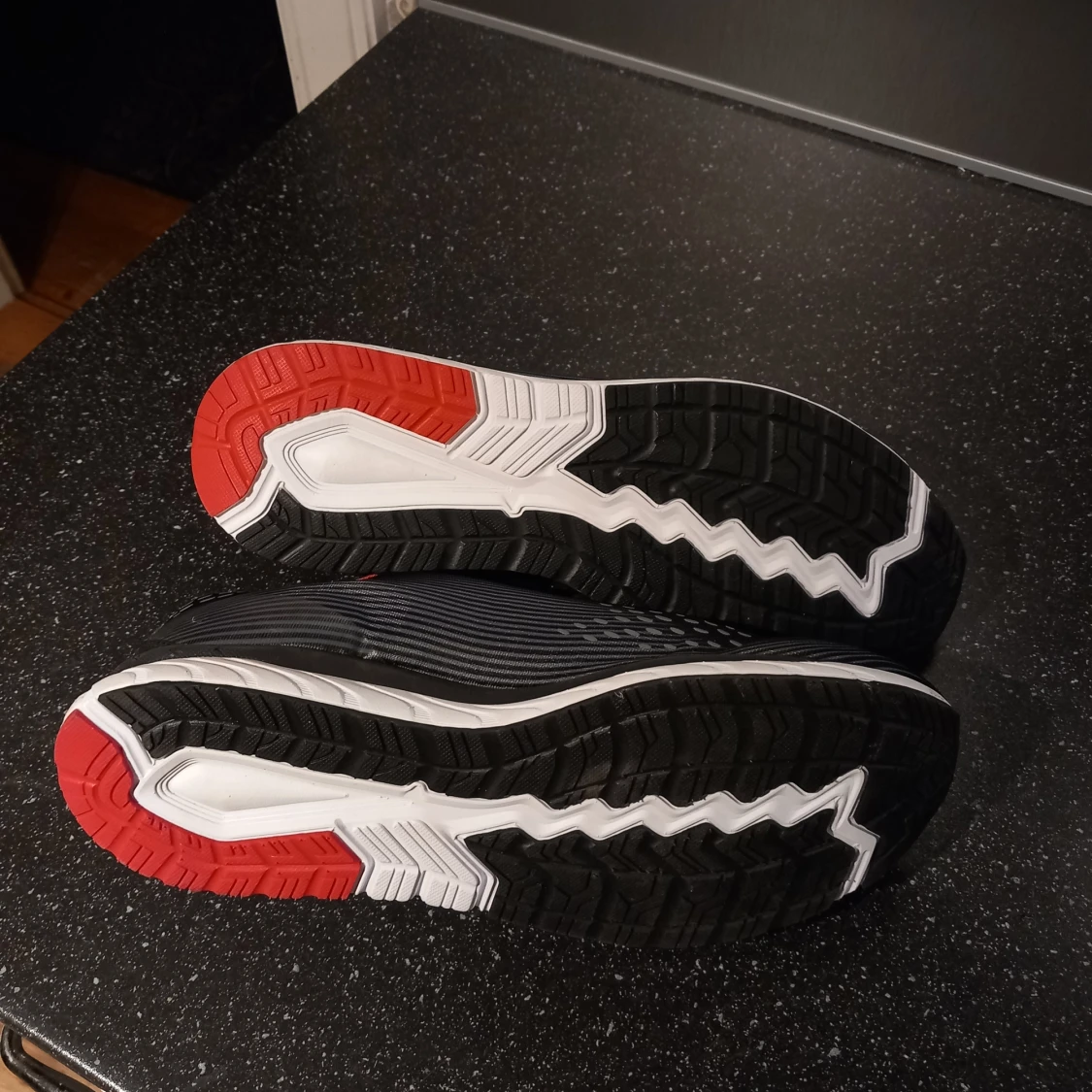 Oanvända löparskor - 91