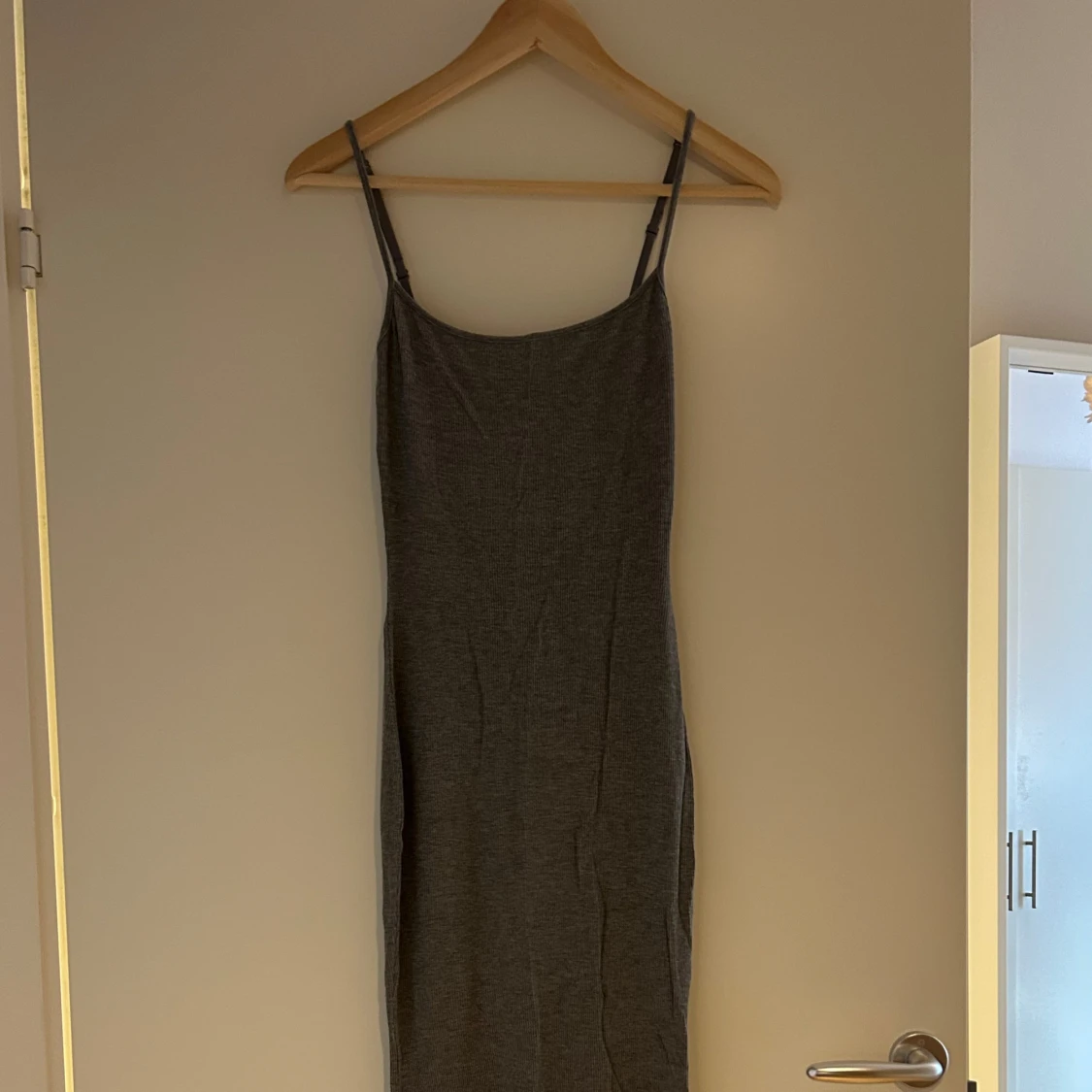 Grå långklänning från Skims - 91