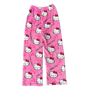 Rosa Hello Kitty mjukisbyxor - Supermysiga rosa mjukisbyxor med Hello Kitty-motiv över hela. Perfekta för en avslappnad dag hemma. Byxorna har en loose passform och är gjorda i mjukt fleece-material.