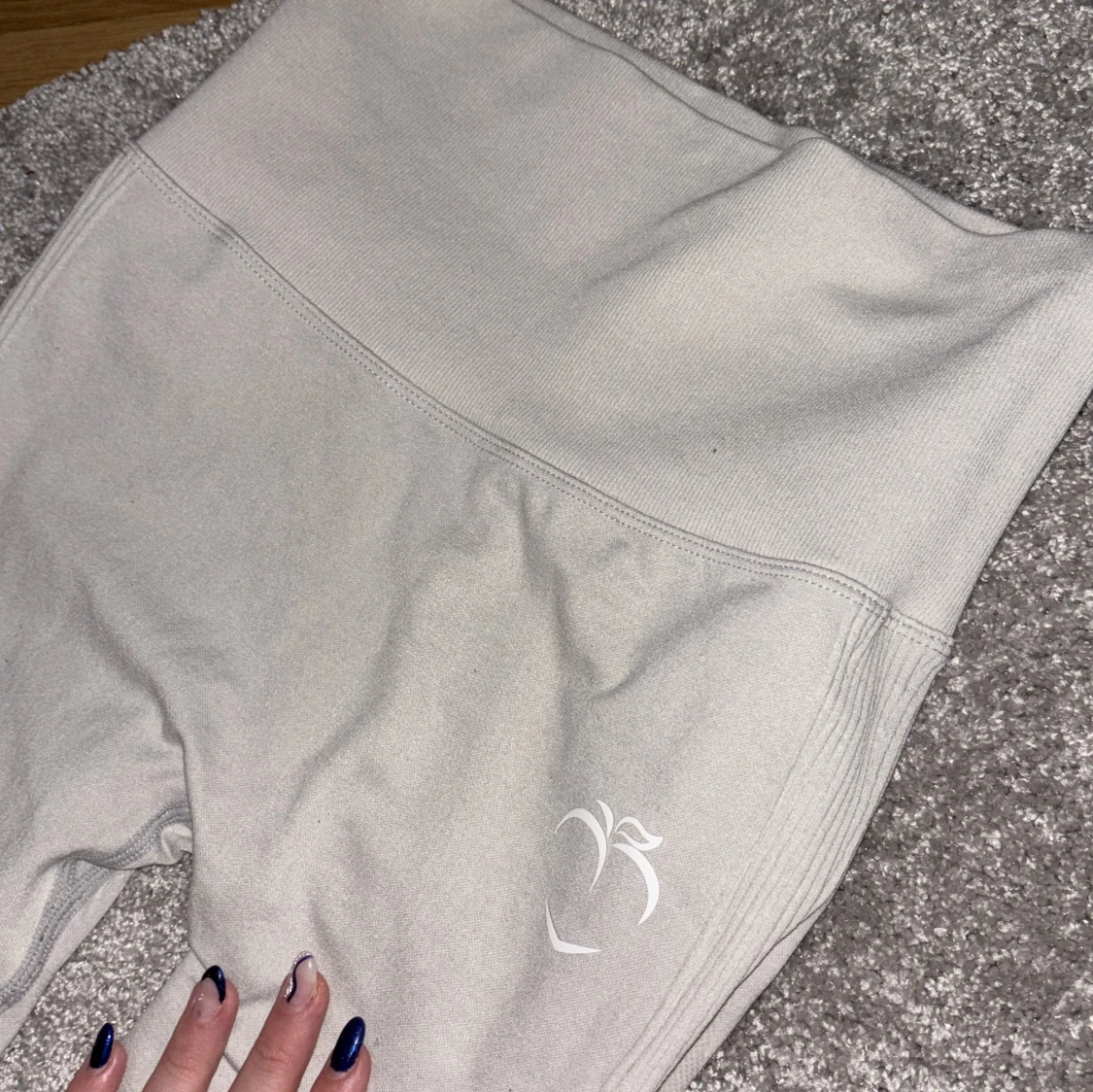 Grå/vit leggings från Peach - 92