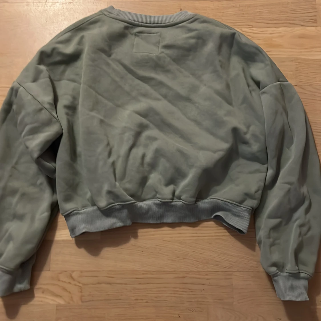 Grön croppad sweatshirt från lager 157 - 90