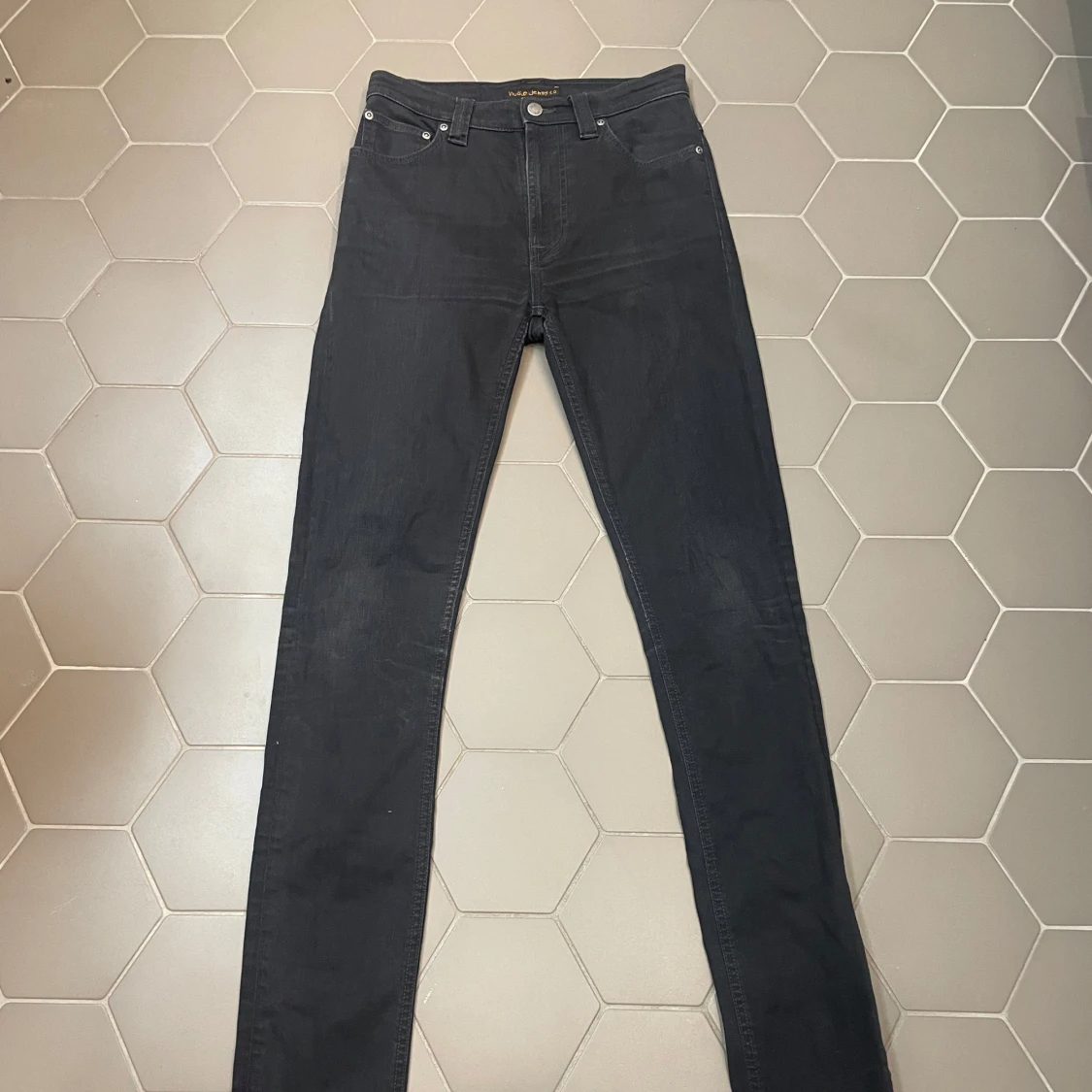 Svarta Nudie Jeans