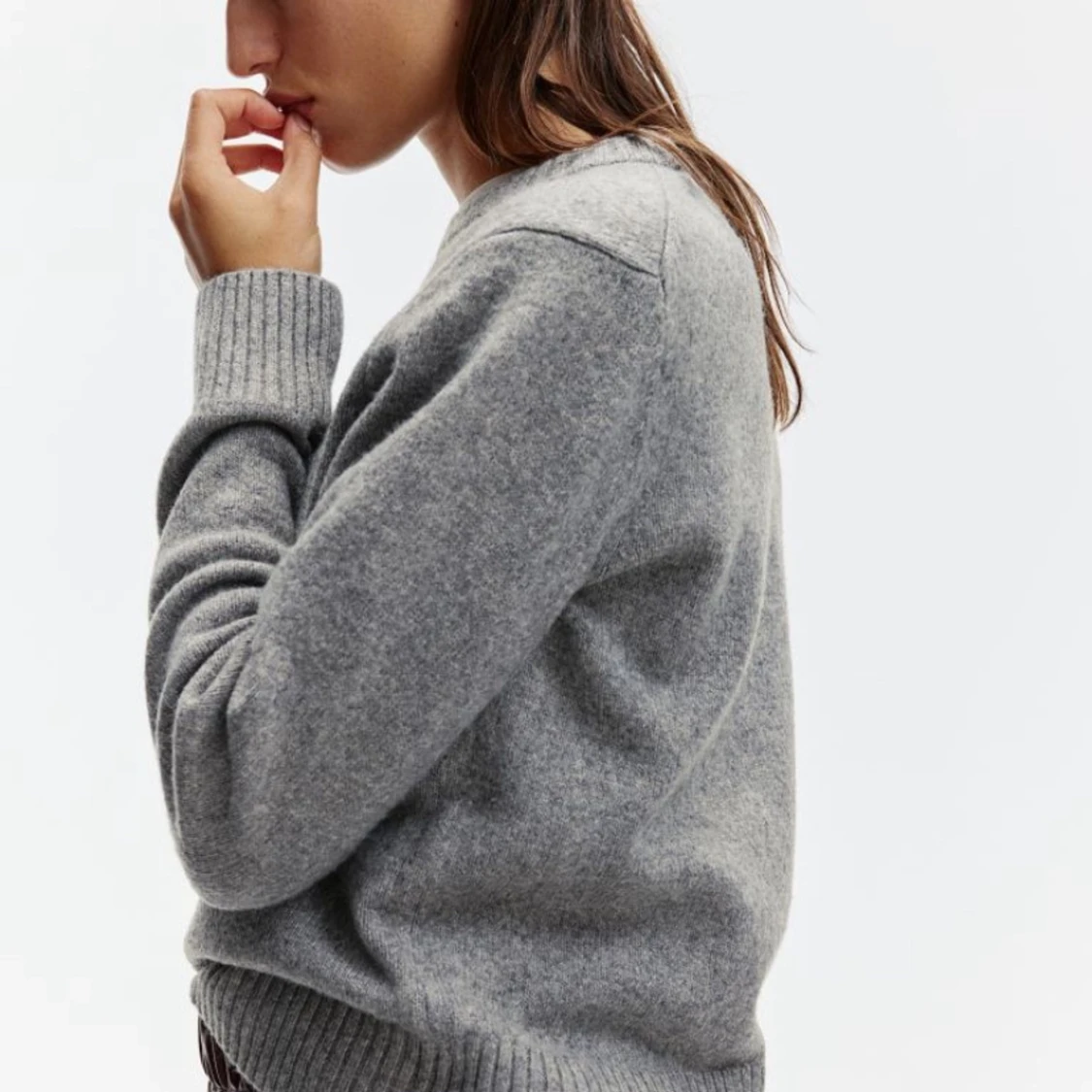 Grå stickad tröja