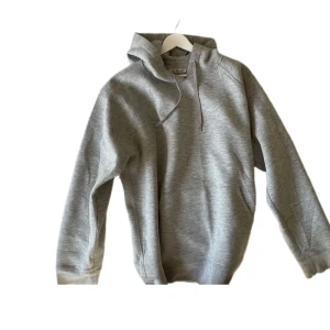 Our Legacy Hoodie - Säljer min our legacy hoodie som är oanvänd då den är för stor för mig. skriv för fler bilder, bud eller byte! 