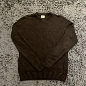 Stickad tröja - Fint skick 