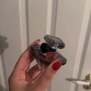 Lancome tresor - Helt ny endast öppnad från förpackningen  Ni får med kartongen Köpt för 730kr  30 ml 