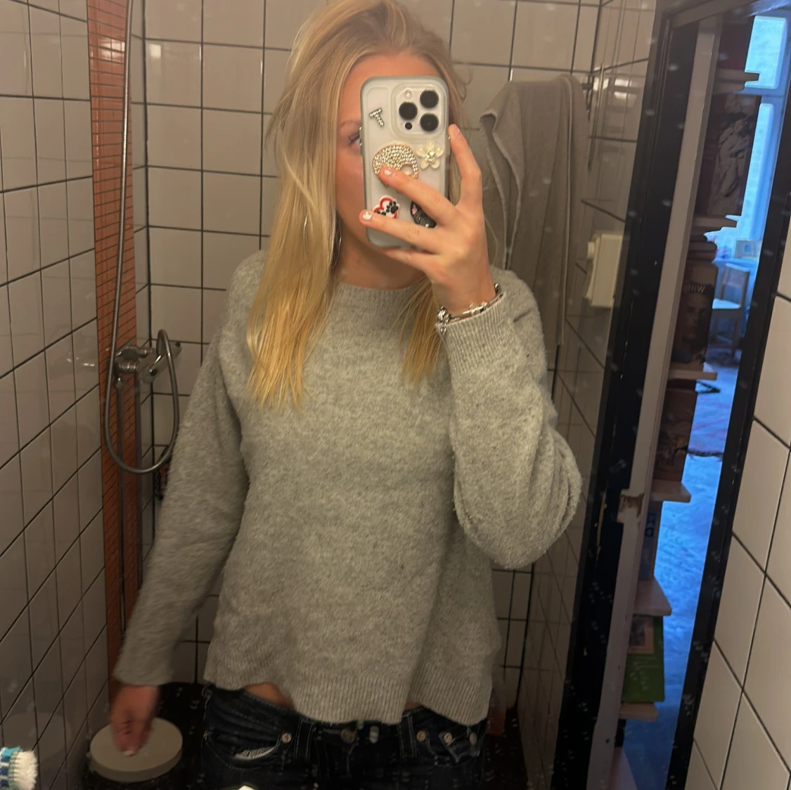 Grå stickig tröja - 90