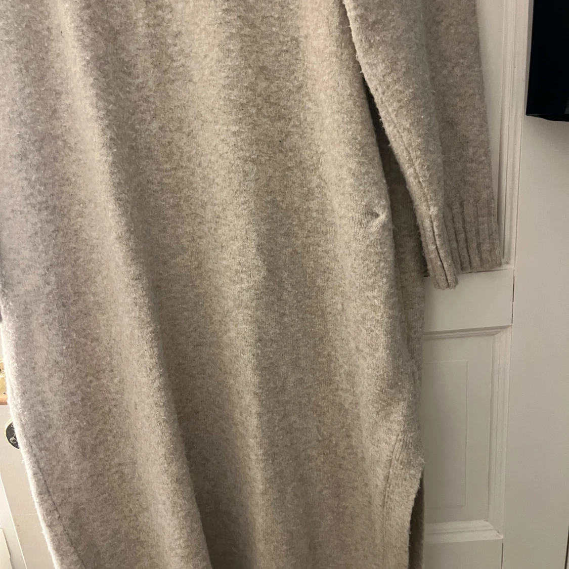 Beige stickad klänning - 90