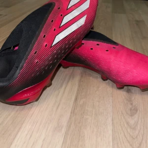 Typ helt nya!  - De här skorna är skit bra har bara kört 2 träningar med de de e typ helt nya.