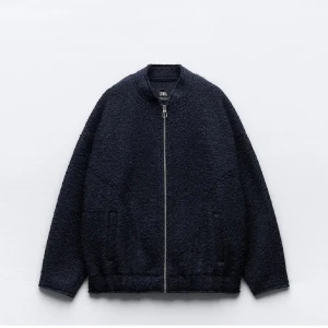 Zara jacka - Säljer min zara jacka nu som jag älskar men är sugen på att ha nån annan så därav priset då jag är osäker💕