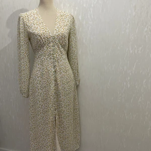 Adoore klänning - Adoore klänning i modellen ”Paris”. Använd 2 gånger. Nypris: 1500:-