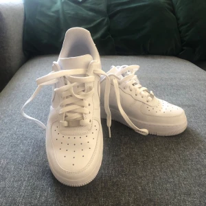 Nike Air Force 1 - Helt nya och oanvända. Orginallådan till skorna medföljer.