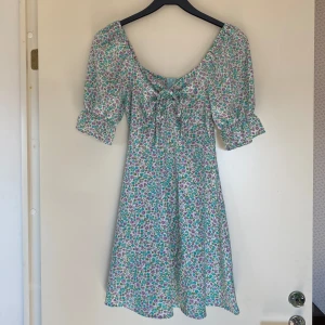 Blommig klänning - 🌸