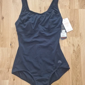 Baddräkt - Såå fin baddräkt, helt oanvänd då jag råkade köpa fel storlek🫶🏼 