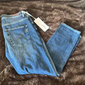 Säljer snygga dondup jeans i stl 34. Nyskick och taggen fortfarande kvar.