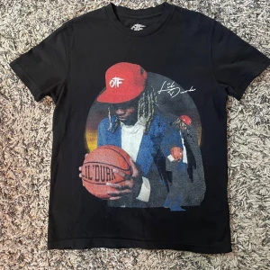 OTF tshirt  - Sjukt bra kvalitet. Känns helt ny och inget slitage eller fläckar  Om du vill ha mått är de bara o skicka ett meddelande så löser jag  