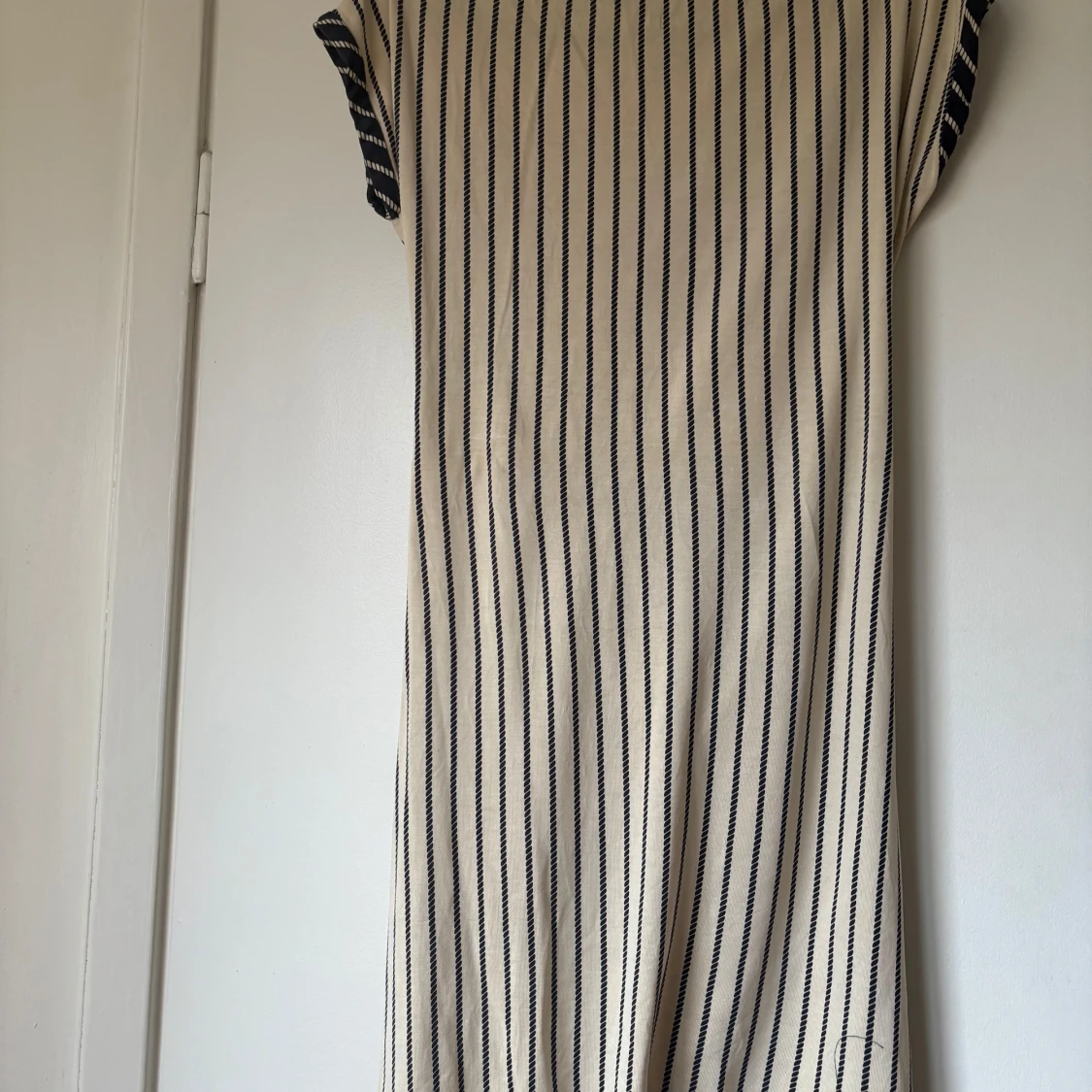 Randig sidenklänning från Diane von Furstenberg - 91